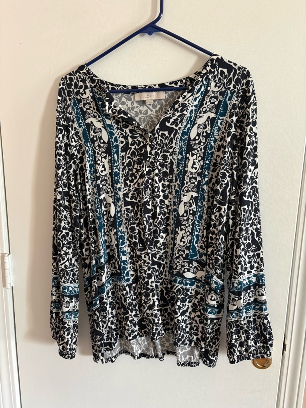 NWOT LOFT Black White Floral V-Neck Tunic with Teal Stripe Accents